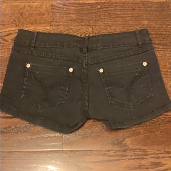 Wet Seal Shorts - Size 3 - Picture 2 of 3